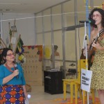 A cantora Gabi Buarque e Numa Ciro na Universidade das Quebradas (Crédito: Bira Soares)